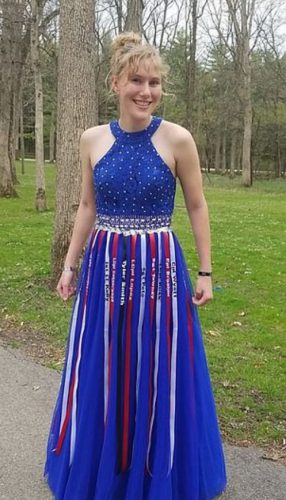Tears Filled My Eyes When I Saw What Was Written On This Teen’s Prom ...